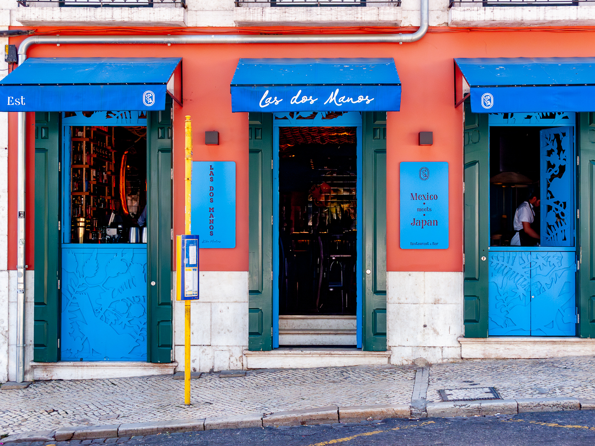 Las Dos Manos | Lisbon Photo by Tracy Penn